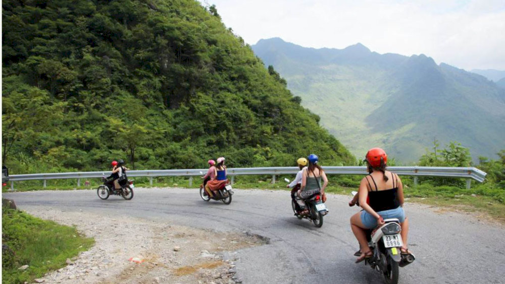 You need to be cautious of the dangerous bends on the mountain pass
